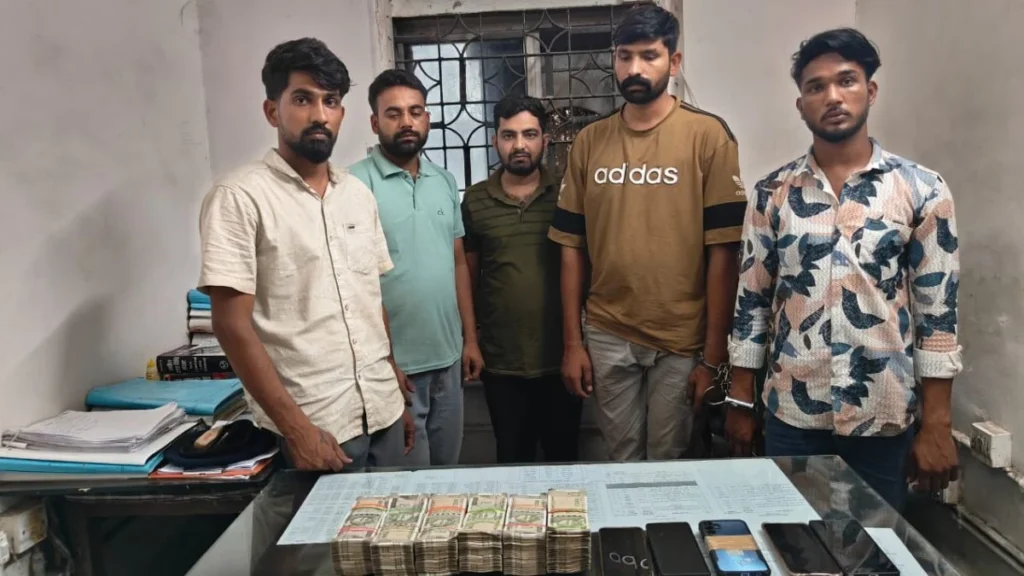 ब्लैक आउट का फायदा उठाकर राजस्थान के बाड़मेर में छिपे थे लुटेरे, 5 गिरफ्तार; जब्त किए 15 लाख