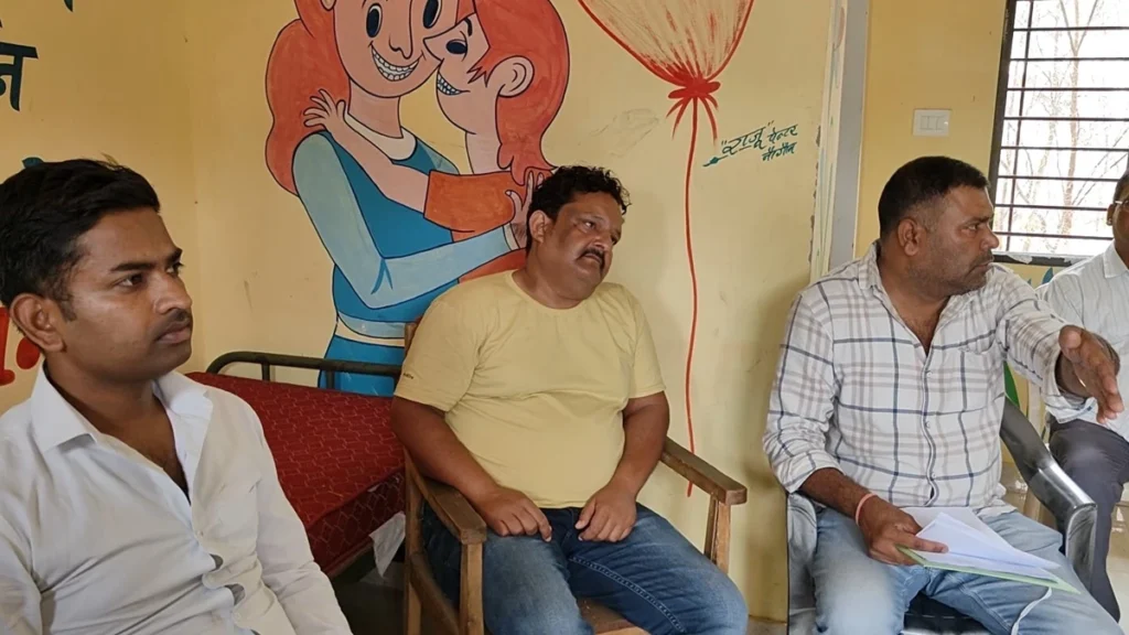 रिश्वत लेते पकड़ाया तो पटवारी के पिता ने निगल लिये 5 हजार के नोट, कराना पड़ा एक्सरे