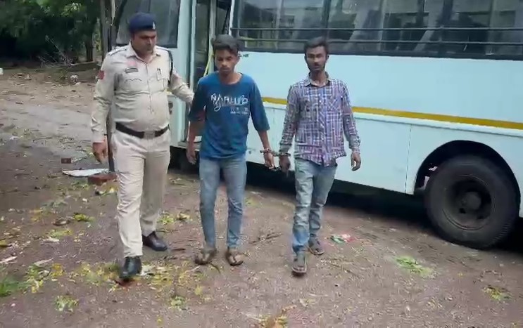 घर में डीजल डालकर आग लगाने का किया गया प्रयास, आरोपियों को किया गया गिरफ्तार