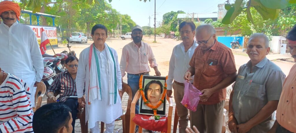 भिलाई श्रमिक सभा के कार्यालय में श्रमिक दिवस के साथ प्रखर समाजवादी नेता श्री मधु लिमये जी का जन्मदिन भी मनाया गया