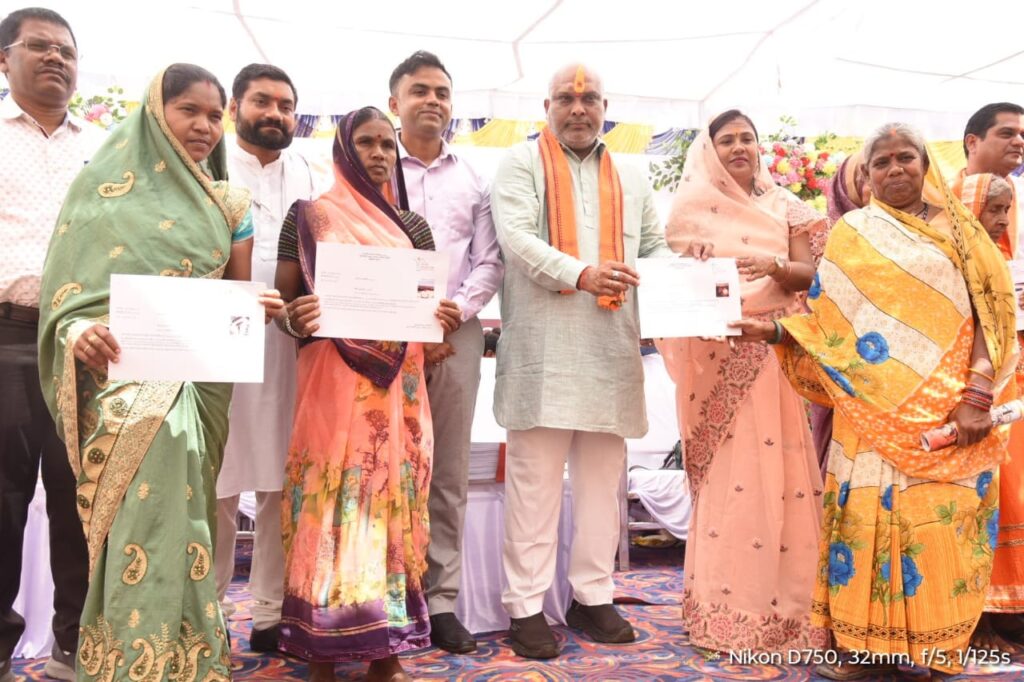 मुख्यमंत्री के नेतृत्व में गांव-गांव पहुंच रहा समाधान शिविर- विधायक ललित चंद्राकर