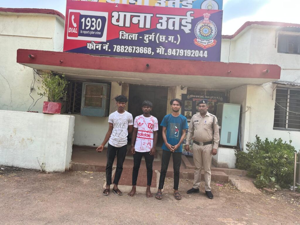 घर अंदर घुंसकर धारदार चाकू, डण्डा एवं हाथ मुक्का से मारपीट कर किया था जानलेवा हमला, आरोपीगण गिरफ्तार