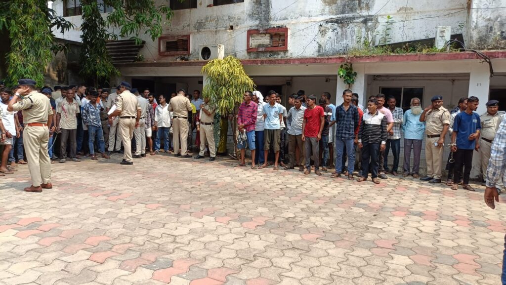 दुर्ग पुलिस ने चलाया वारंटियो के खिलाफ विशेष अभियान “आपरेशन विश्वास”, 235  वारंटियो को किया गया गिरफ्तार