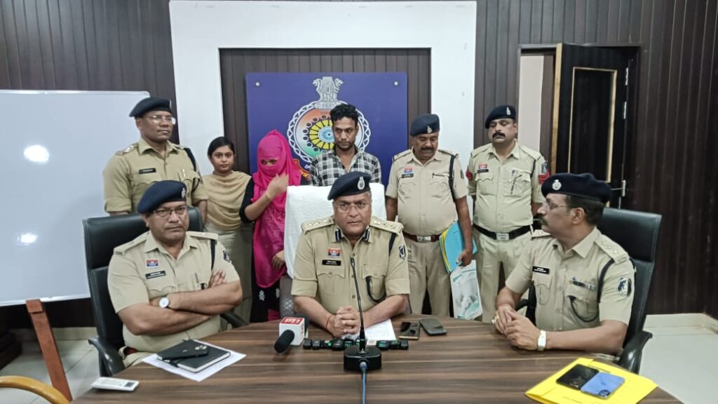 अवैध निवासरत बांग्लादेशी महिला शाहीदा खातून उर्फ ज्योति एवं मोह0 रासेल शेख भिलाई से गिरफ्तार