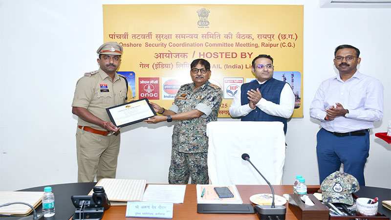 निरीक्षक मनीष शर्मा हुए सम्मानित, पुलिस मुख्यालय नवा रायपुर में आयोजित कार्यक्रम में किया गया सम्मान