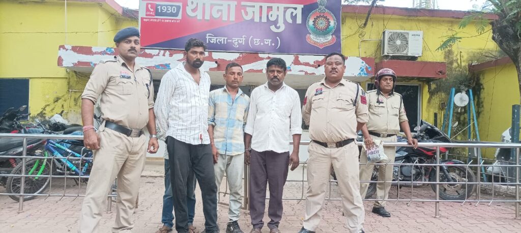 फर्नीचर दुकान में चोरी करने वाले एवं चोरी का सामान खरीदने वाले 03 आरोपी गिरफ्तार