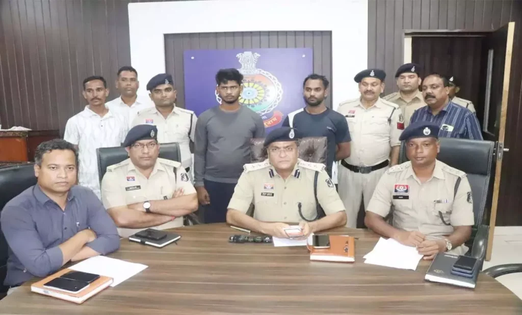 12 घंटे में सुलझा दोहरे हत्याकांड का रहस्य: प्रेम प्रसंग मां-बेटे की मौत की बनी वजह