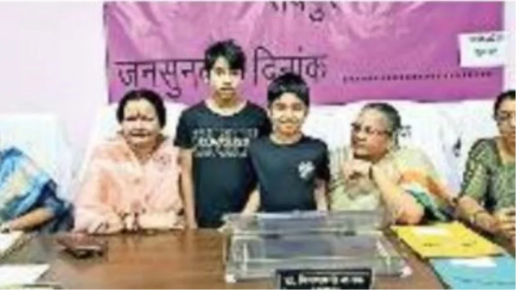 पहली पत्नी को तलाक दिए बिना CMO ने की बेटी के उम्र की युवती से शादी, बुरे फंसे