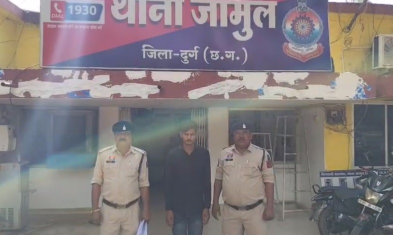 ट्रक ट्रेलर मे लोड लोहे के सरिया एवं टायर कीमती 2,00,000 रूपये की चोरी का मामला, 04 साल से फरार आरोपी गिरफ्तार