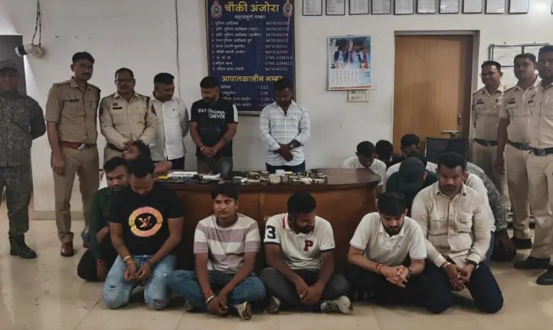 पुलिस ने 18 जुआरियों को किया गिरफ्तार, 10 लाख से अधिक कैश समेत 20 मोबाइल जब्त