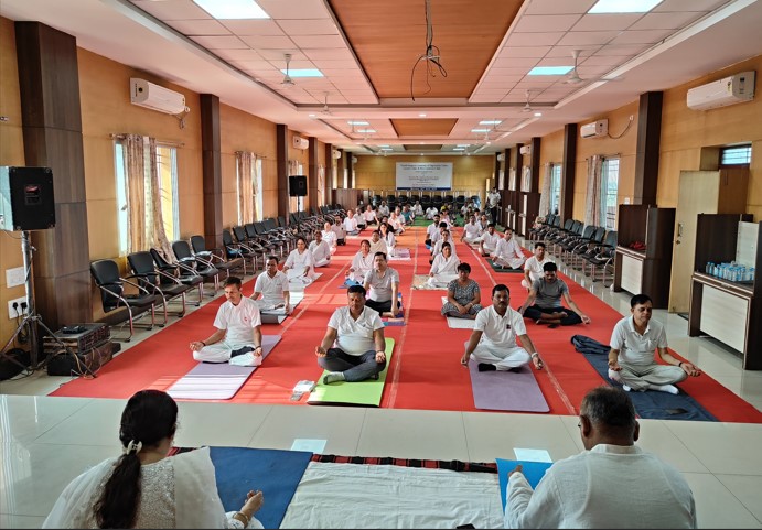विश्व योग दिवस पर जिला विधिक सेवा प्राधिकरण द्वारा किया गया योग कार्यक्रम का आयोजन