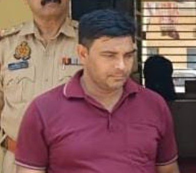 मेरठ : गाजियाबाद पुलिस का सिपाही ठगों का सरगना निकला..