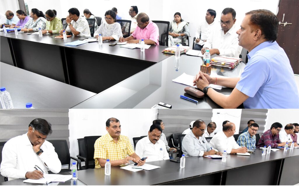 संभाग आयुक्त ने ली संभाग स्तरीय अधिकारियों की समय-सीमा प्रकरणों की समीक्षा बैठक