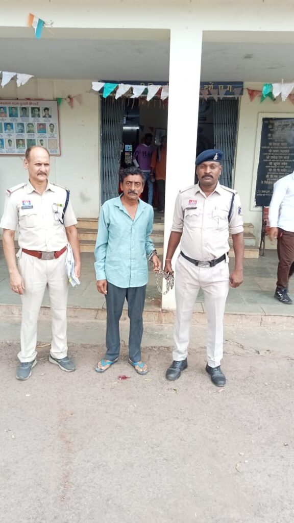 लाखों की ठगी करने वाला फरार आरोपी गिरफ्तार