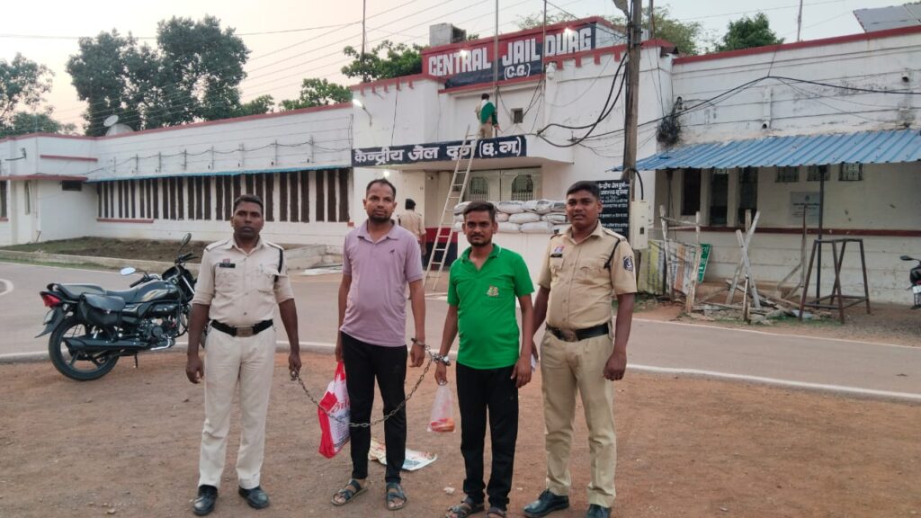 प्रधान आवास योजना का लोन दिलाने के नाम पर ठगी का खुलासा, आरोपी और सहयोगी गिरफ्तार