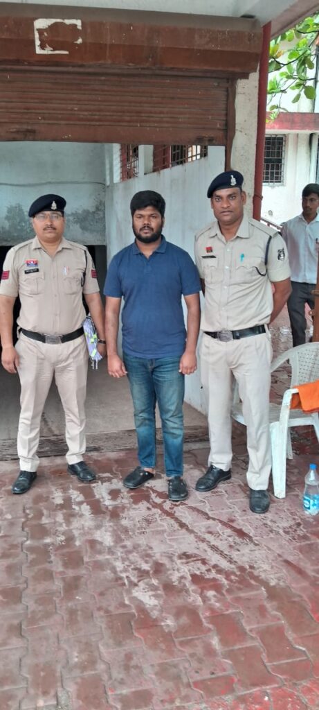 हास्पिटल प्रोजेक्ट में डायरेक्टर का पद देने के नाम पर 60,00,000 रू. की धोखाधड़ी, हैदराबाद से आरोपी को किया गया गिरफ्तार