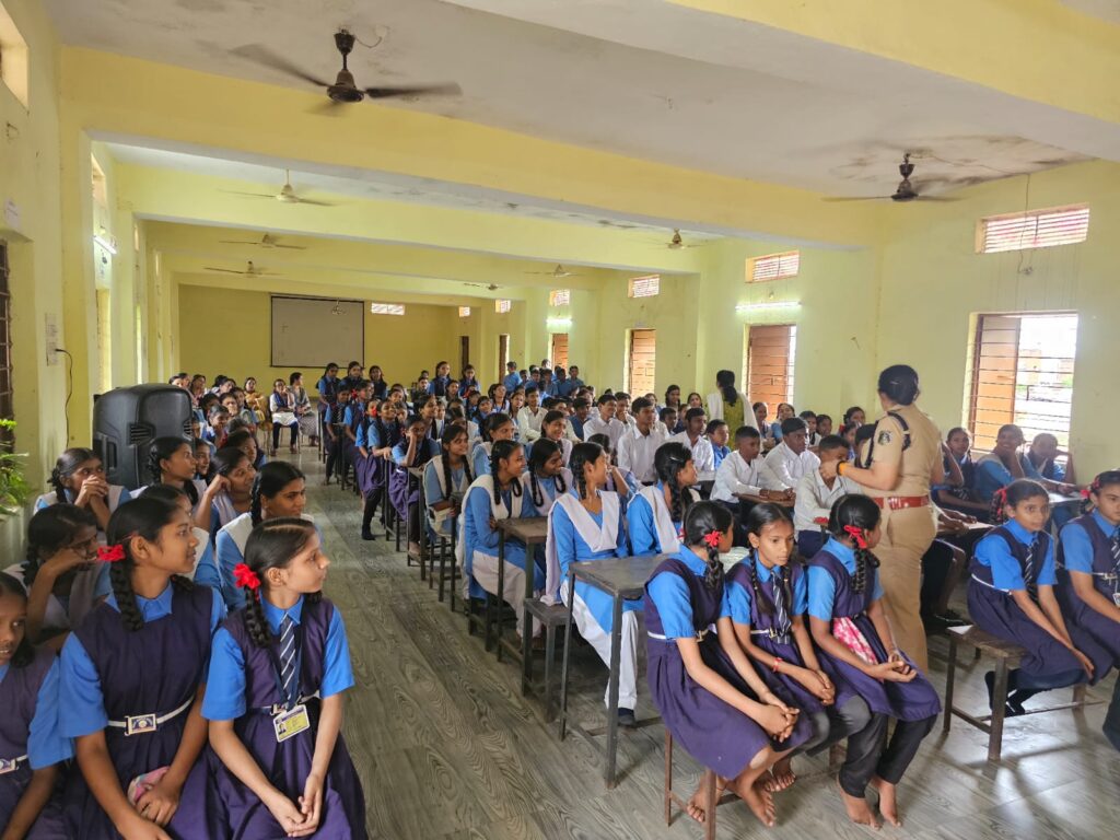 थाना छावनी अन्तर्गत शासकीय उच्चतर माध्यमिक विद्यालय सुभाष चौक कैम्प 01 भिलाई नशा मुक्ति हेतु जागरूक  किया गया