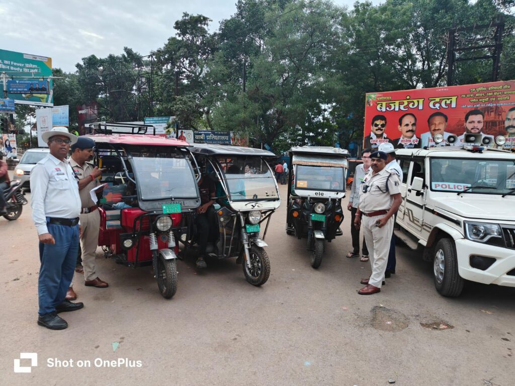 बिना लायसेंस, बिना वर्दी, नो पार्किग खडे करने वाले 52 लापरवाह चालको पर कार्यवाही