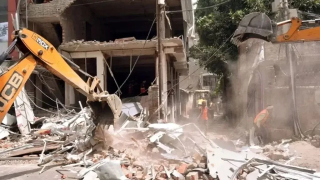 ओडिशा में बुलडोजर एक्शन पर हाई कोर्ट सख्त, तहसीलदार के वेतन से 2 लाख काटने का आदेश