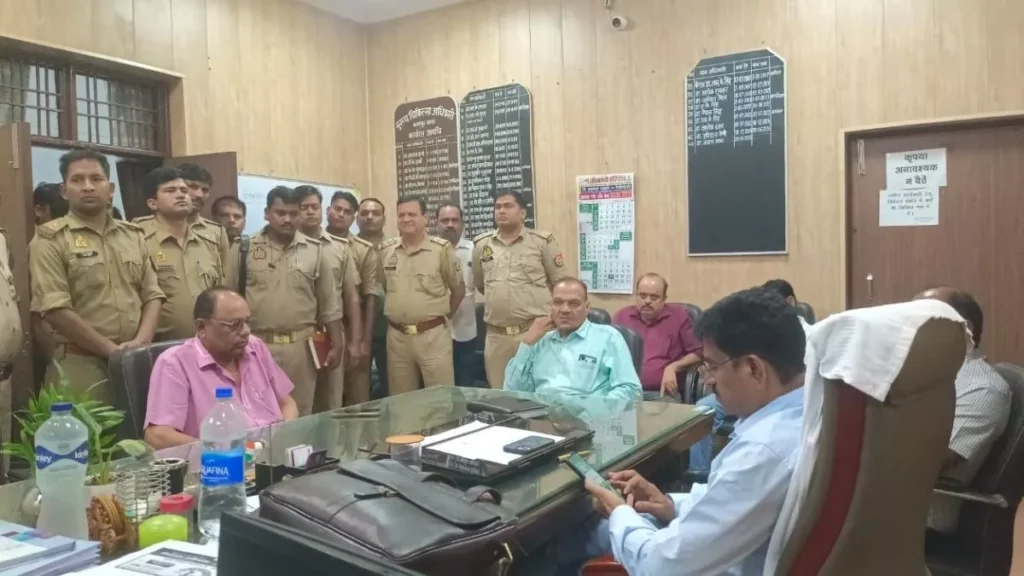 एक कुर्सी पर दो अफसर… कोर्ट स्टे मिलने के बाद CMO कार्यालय में जमे हरिदत्त नेमी, पहुंची पुलिस