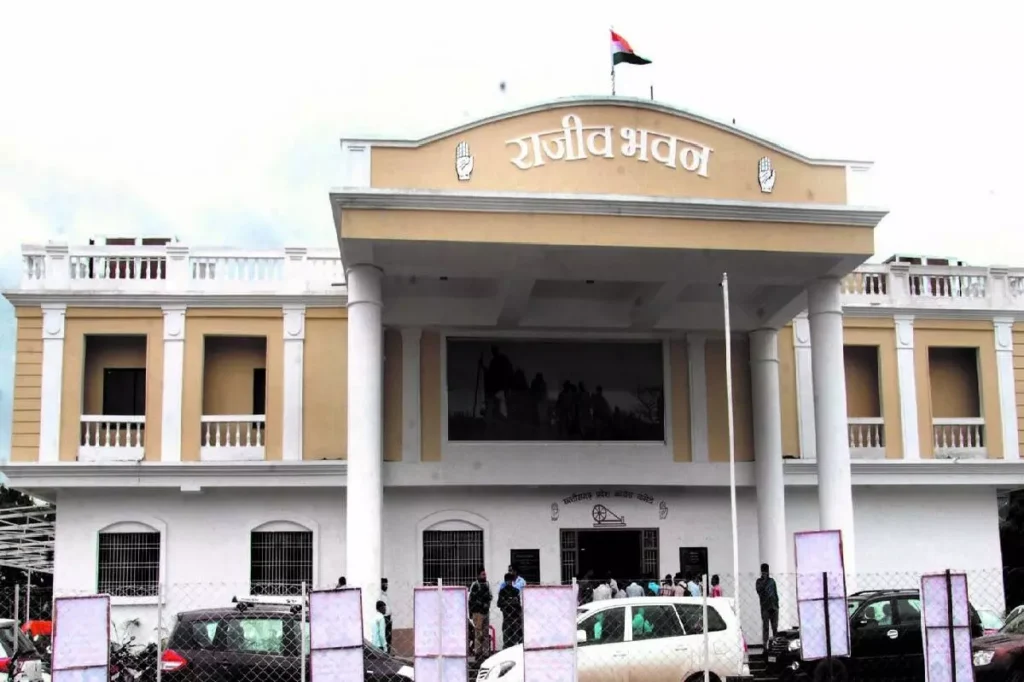 कांग्रेस भवन के बाहर बवाल: पालिटिकल अफेयर्स कमेटी की बैठक में शामिल होने से रोका गया, भीतर जाने पर अड़े कई बड़े नेता