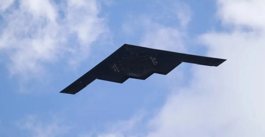 ईरान पर हमला करने गया एक B-2 बॉम्बर्स अब तक नहीं लौटा एयरबेस, जानें क्या किए जा रहे दावे?