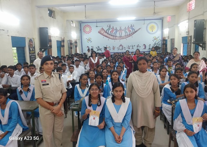 ऑपरेशन विश्वास के तहत् दुर्ग पुलिस पहुंची मरोदा स्कूल, अभिव्यक्ति एप का किया गया व्यापक प्रचार प्रसार