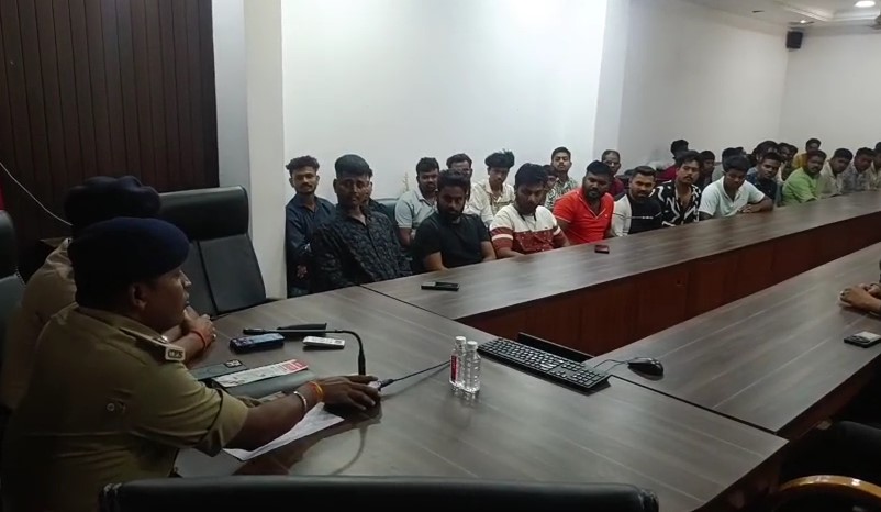 आगामी त्यौहारो एवं धार्मिक कार्यक्रमों को दृष्टिगत रखते हुये अति. पुलिस अधीक्षक, दुर्ग व्दारा जिले के डीजे संचालको की लिया गया बैठक