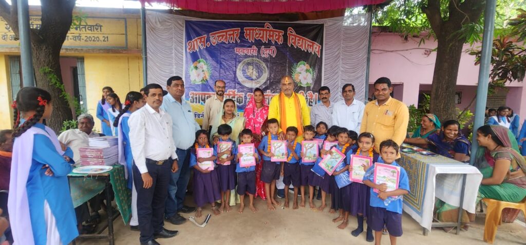 मतवारी में आयोजित शाला प्रवेशोत्सव कार्यक्रम में सम्मिलित हुए दुर्ग ग्रामीण विधायक ललित चंद्राकर