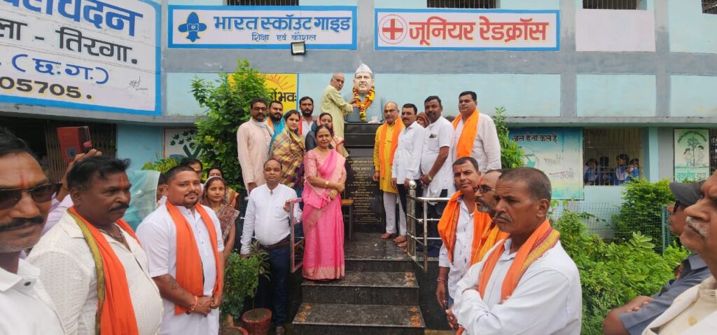 तिरगा में कुर्मी स्वर्गीय प्यारे लाल बेलचंदन जी जयंती मनाया गया