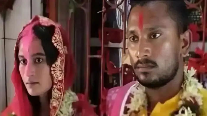 बिहार में अपनी गर्लफ्रेंड से मिलने पहुंचा BPSC टीचर, लड़की के परिजनों ने करा दी गई मंदिर में शादी