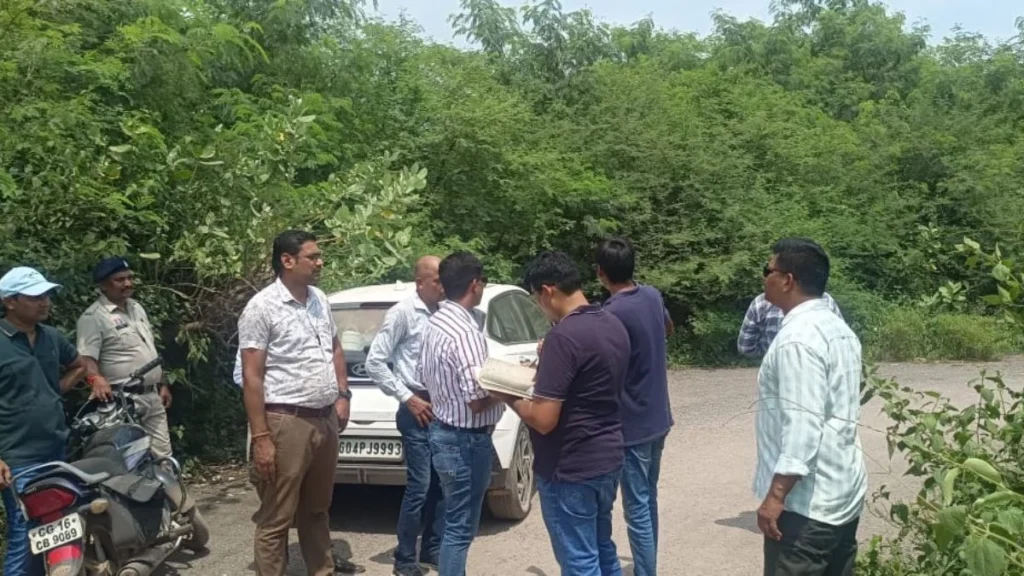 कार रुकवाई और जबरन अंदर घुसे… दिनदहाड़े हथियारों के बल पर कारोबारी से 15 लाख की लूट