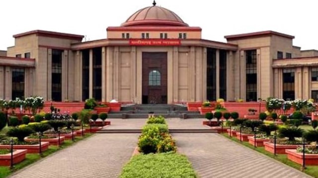 छत्तीसगढ़ के साय कैबिनेट में 14 मंत्रियों को लेकर विवाद, हाईकोर्ट पहुंची कांग्रेस, याचिका पर सुनवाई 2 सितंबर को