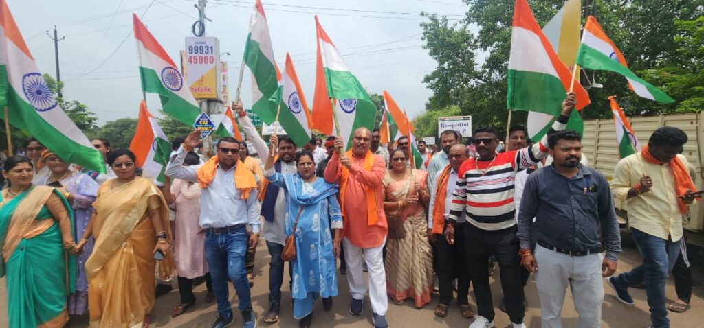 रिसाली में निकाली भव्य तिरंगा यात्रा शामिल हुए दुर्ग ग्रामीण विधायक ललित चंद्राकर