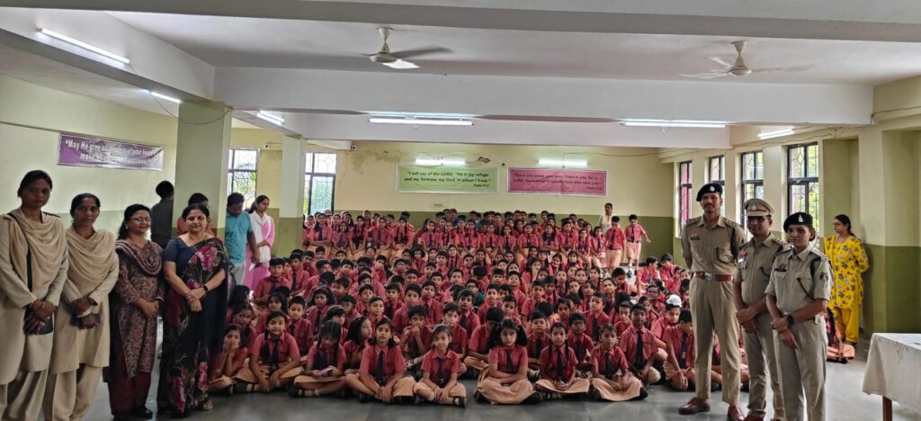 रक्षा टीम द्वारा नशे के विरुद्ध अभियान विश्वास के तहत जागरूकता प्रोग्राम हेतु सेंट जेवियर स्कूल बोरसी एवं मैत्री गार्डन भिलाई पहुंची