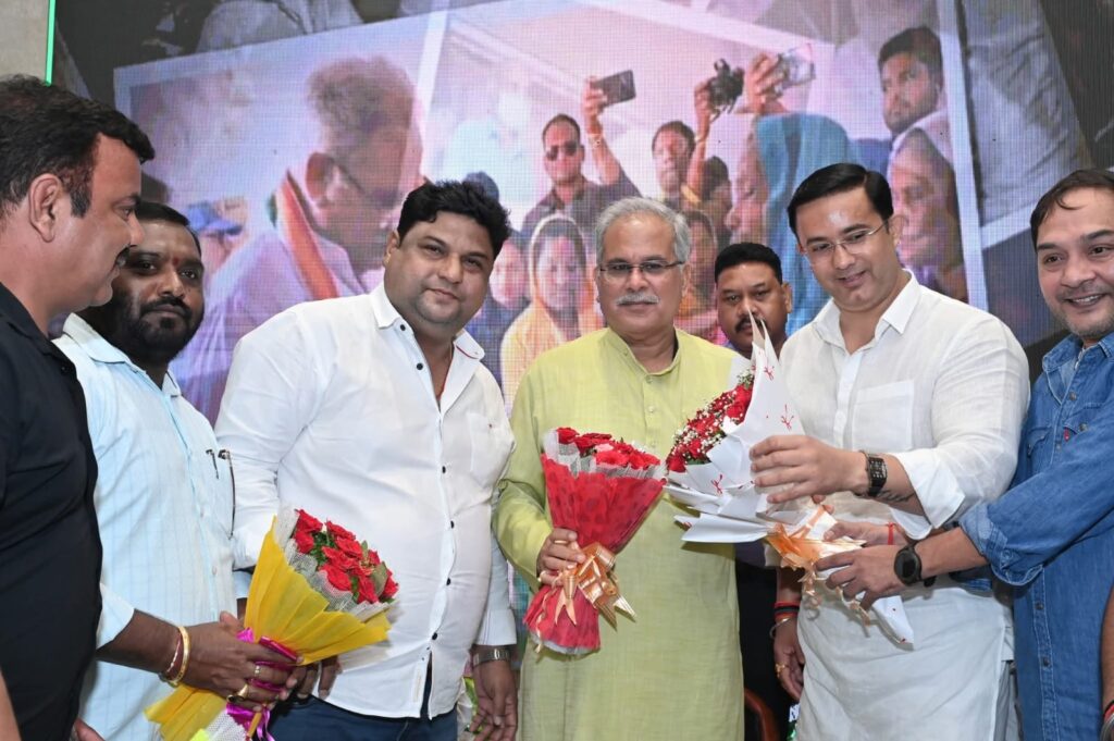 पूर्व CM भूपेश बघेल जी को उनके जन्मदिन पर भिलाई ट्रक ट्रेलर ट्रांसपोर्टर्स एसोसिएशन ने बधाई एवं शुभकामनाएं दी