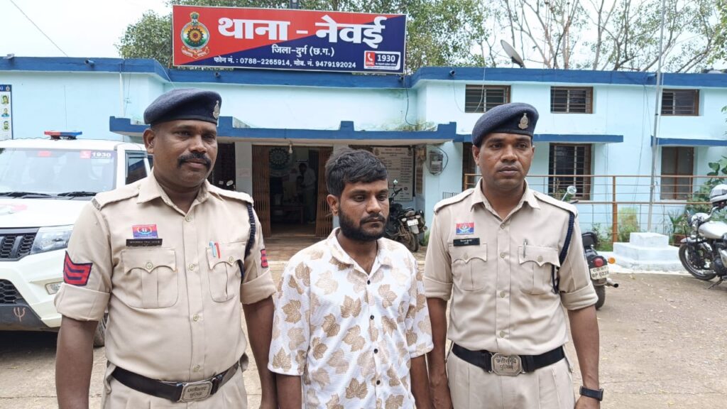 घरेलू बात को लेकर वाद विवाद करने पर पति व्दारा गला दबाकर अपनी पत्‍नी की हत्‍या करने का आरोपी चंद घण्‍टों मे किया गया  गिरप्‍तार