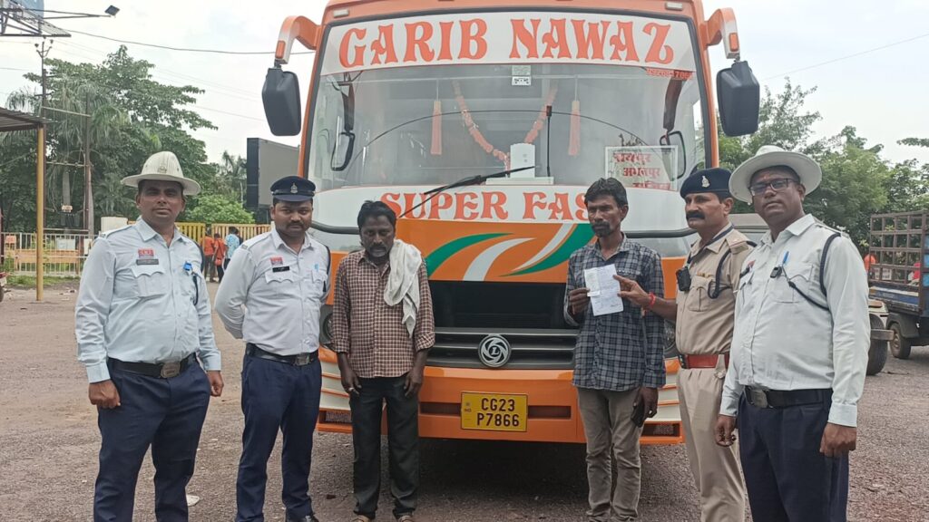ऑपरेशन सुरक्षा के तहत शराबी बस चालक पर त्वरित कार्रवाई – 35 यात्रियों की सुरक्षा सुनिश्चित