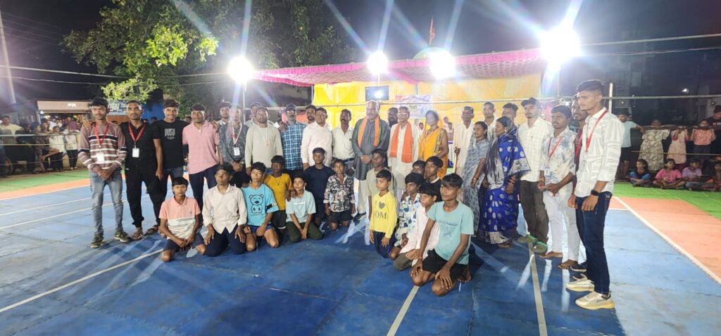 एक दिवसीय राज्य स्तरीय कबड्डी प्रतियोगिता के शुभारंभ कार्यक्रम में सम्मिलित हुए दुर्ग ग्रामीण विधायक ललित चंद्राकर