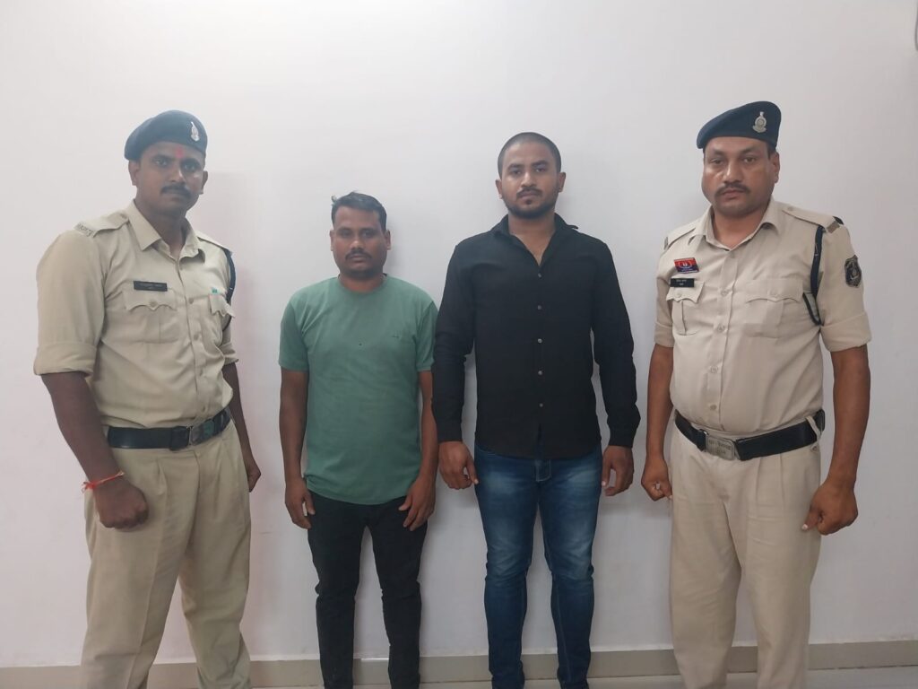होटल ईशा में देह व्यापार कराने वालो को पकड़ने में दुर्ग पुलिस को मिली सफलता, होटल के मैनेजर के साथ एक ग्राहक को किया गिरफ्तार