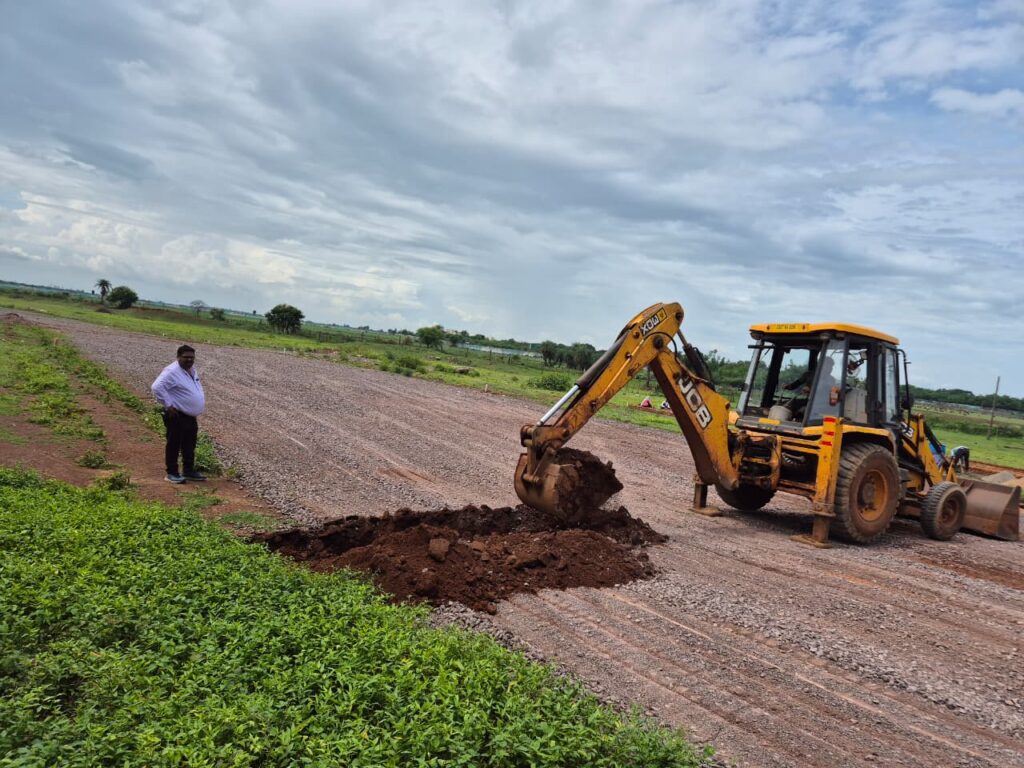 अवैध प्लाटिंग पर बड़ी प्रशासनिक कार्यवाही, मार्ग में गड्ढा खोदकर किया गया अवरूद्ध