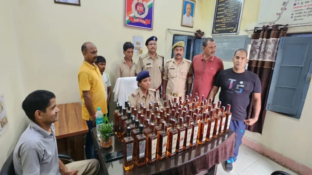 अंत्योदय एक्सप्रेस में शराब की तस्करी, दो रेल कर्मचारी गिरफ्तार