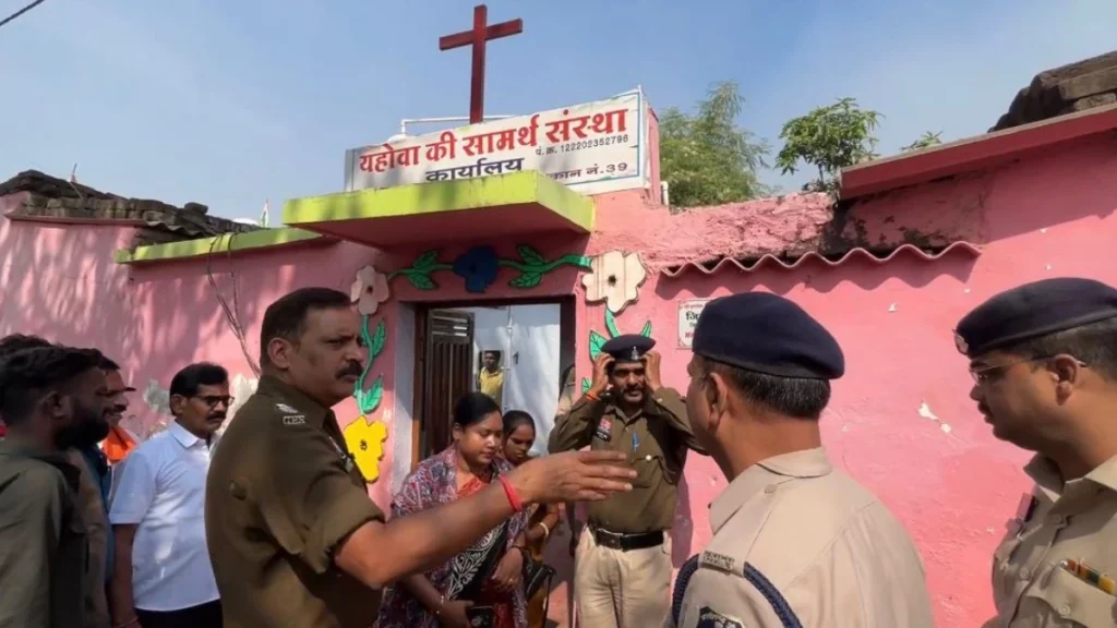 छत्तीसगढ़ में जबरन मतांतरण का गंदा खेल, अलग-अलग मामलों में 3 पास्टर समेत 6 लोग गिरफ्तार।