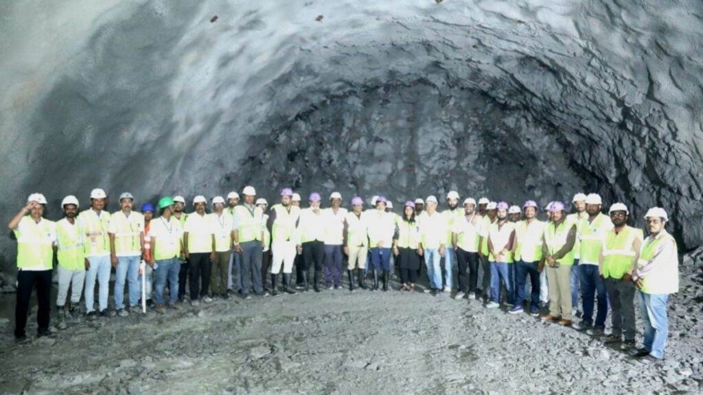 सुरंग का काम पूरा,रायपुर से विशाखापट्टनम पहुंचने में लगेंगे सात घंटे।
