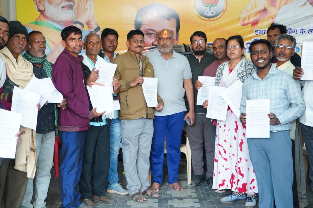 दुर्ग ग्रामीण विधायक ललित चंद्राकर ने रेल्वे परियोजना से प्रभावित किसानों की समस्याएं सुनी और निराकरण के लिए दिशा निर्देश दिए