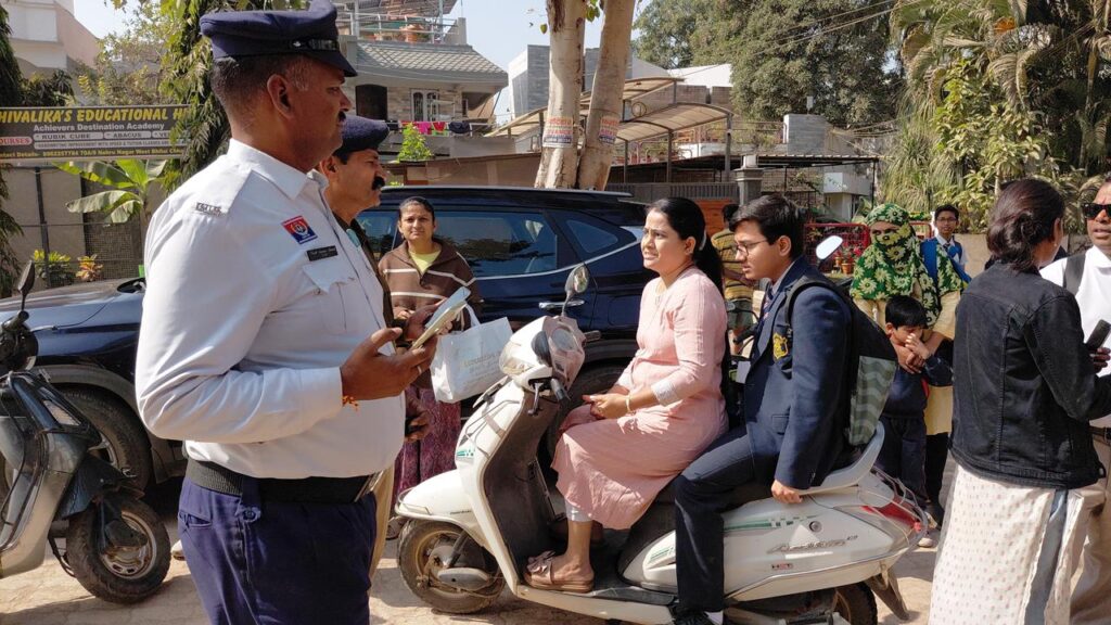 सड़क सुरक्षा माह 2026 के दौरान जागरूकता कार्यक्रम के साथ-साथ आज दिनांक को नाबालिक द्वारा वाहन चलाने पर की गई कार्रवाई