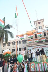 शकुंतला विद्यालय के तिरंगी आभा में मनाया गया 77वां गणतंत्र दिवस”