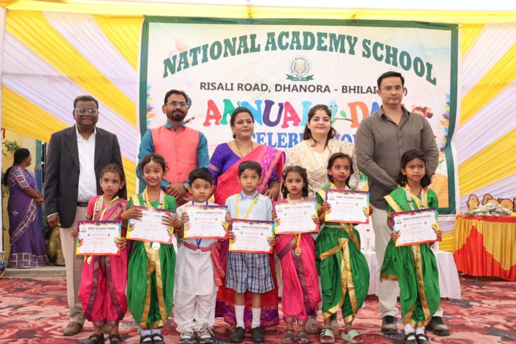 नेशनल एकेडमी स्कूल, रिसाली रोड धनौरा, भिलाई में आयोजित वार्षिक उत्सव कार्यक्रम में सर्व समाज कल्याण समिति के अध्यक्ष एवं हैवी ट्रांसपोर्ट कंपनी के डायरेक्टर श्री इंद्रजीत सिंह जी एवं उनकी धर्मपत्नी श्रीमती अमनदीप कौर जी सम्मिलित हुए।