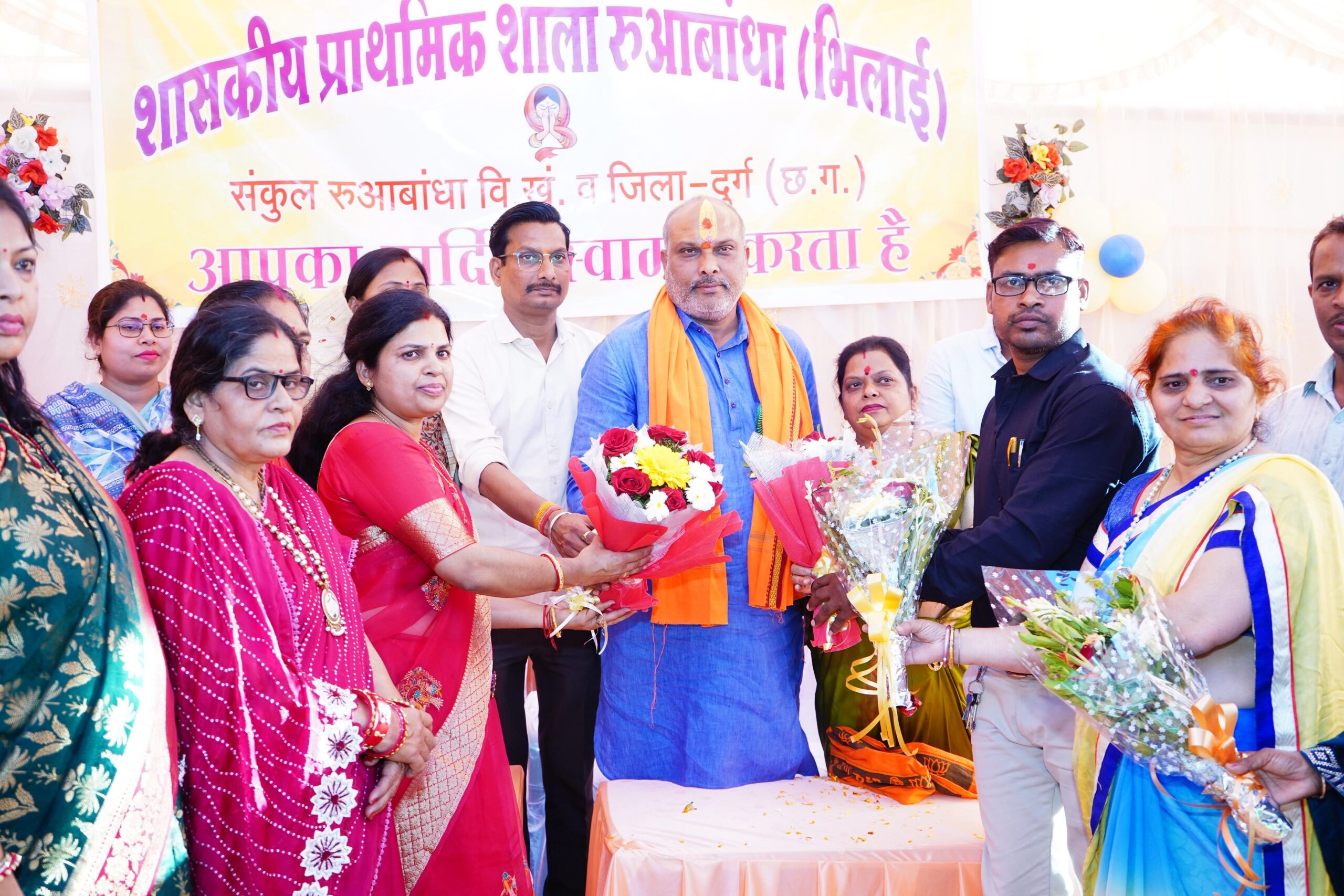 दुर्ग ग्रामीण विधायक ललित चंद्राकर ने पीएम श्री शासकीय प्राथमिक शाला रूआबांधा भिलाई में आयोजित वार्षिक उत्सव एवं पुरुस्कार वितरण समारोह में शामिल हुए