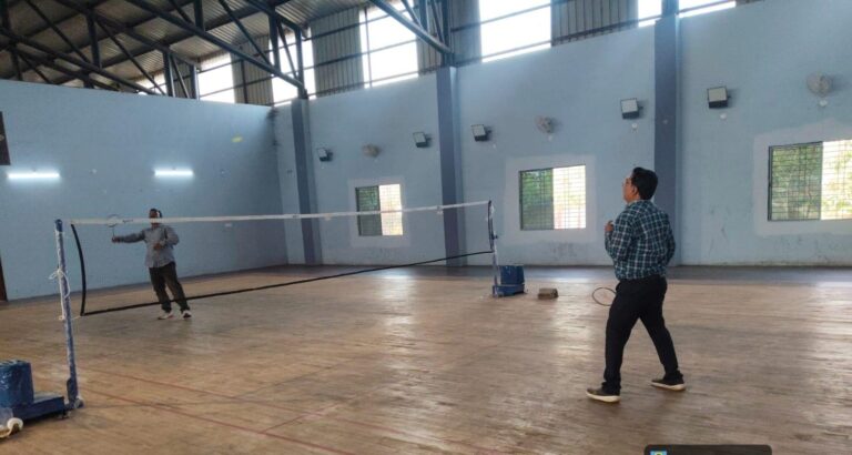 भिलाई निगम की नई पहल, खुर्सीपार इंडोर स्टेडियम में बैडमिंटन की शुरुआत, खेल और सेहत का नया ठिकाना